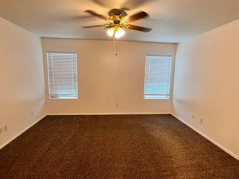3041 W Horsham Dr — Photo 18