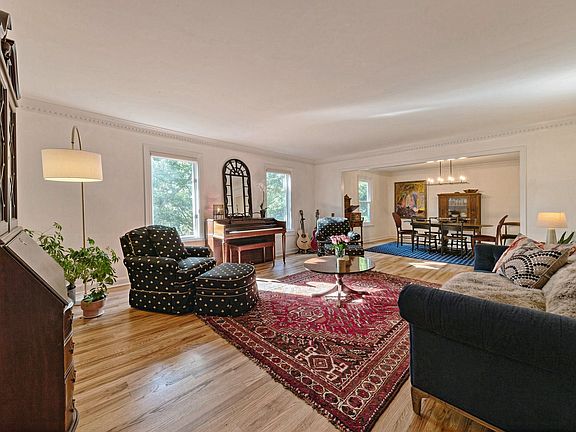 5th image of 925 Green Valley Dr