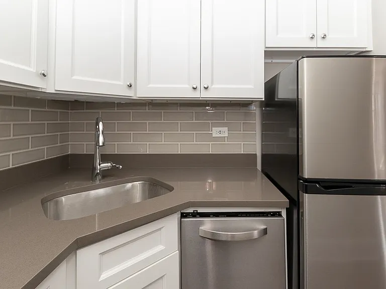 817 W Lakeside Pl #107 — Photo 4