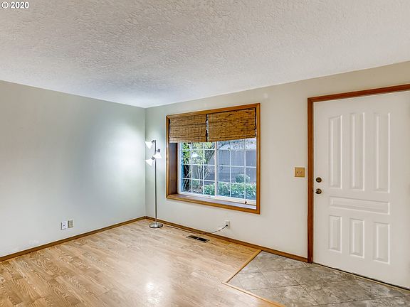 5th image of 948 NE Naomi Ct