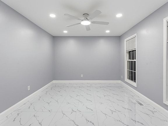 3rd image of 7 Greenwich Ct