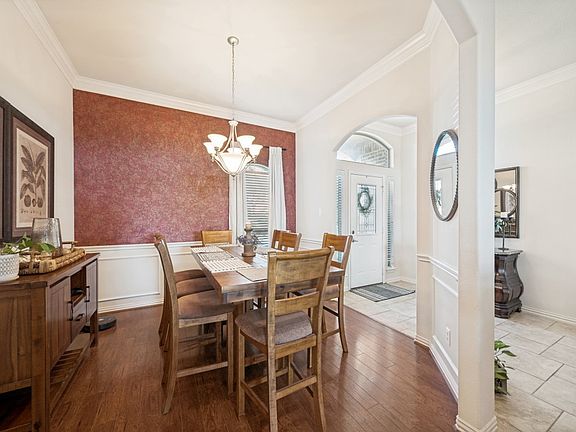 4th image of 8115 Oak Hollow Dr