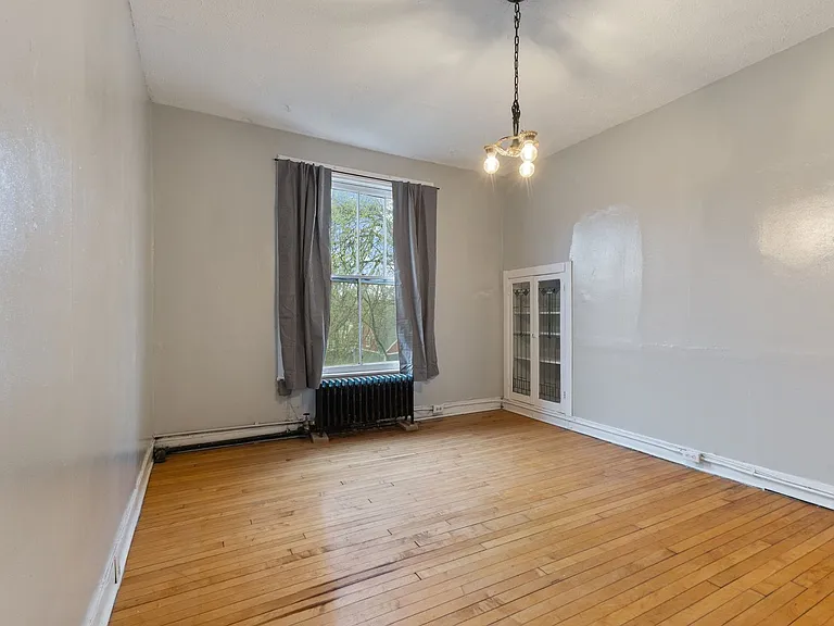 Essex Apartments — Photo 21