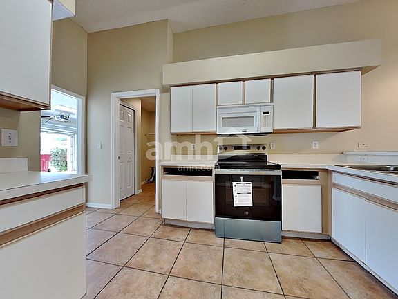 3rd image of 4426 Country Hills Blvd