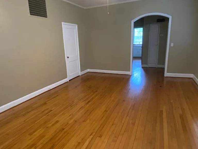 127 S Harden Street — Photo 9