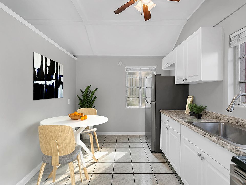 2nd image of 1712 E Kaley Ave #B