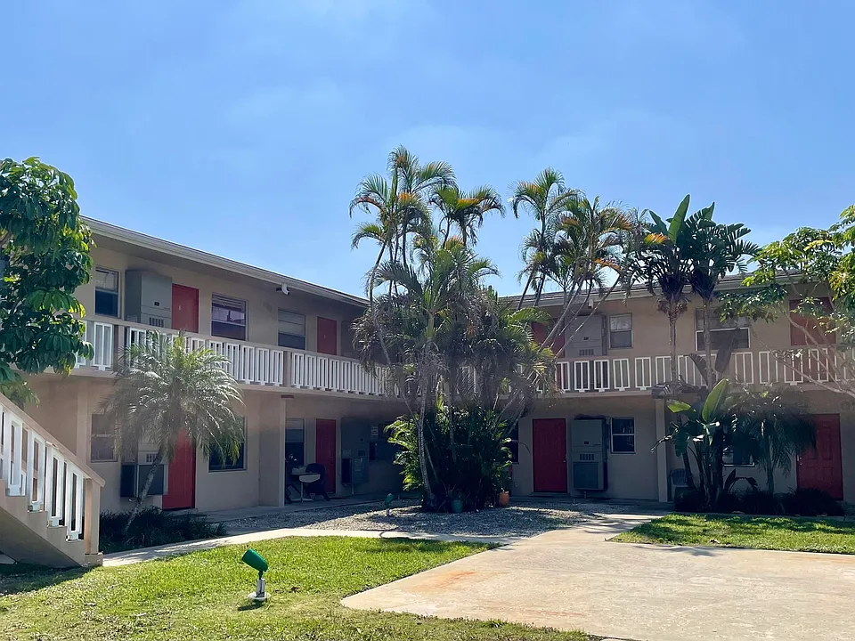 200 E Ocean Ave #10
