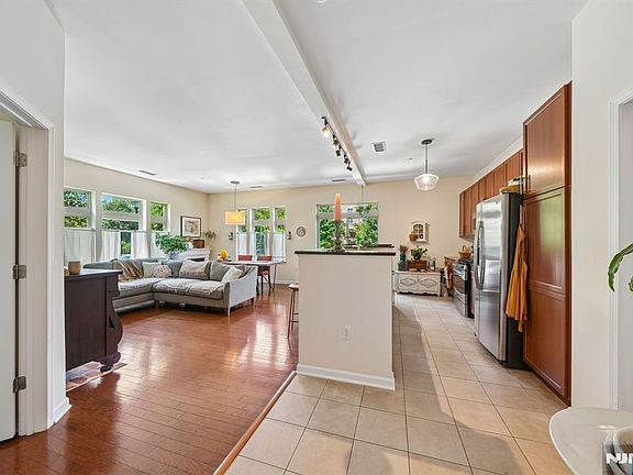 2nd image of 1119 Riverview Ave #119