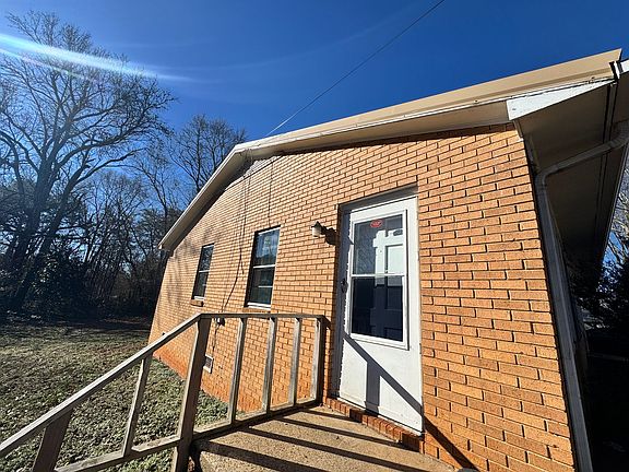 2nd image of 122 Woodland Ave #B