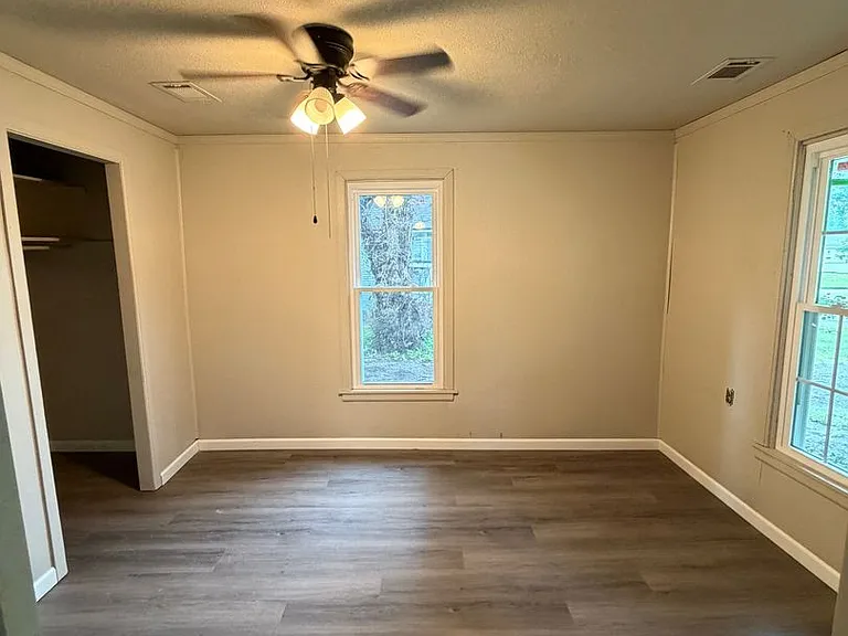 706 J St NW — Photo 3
