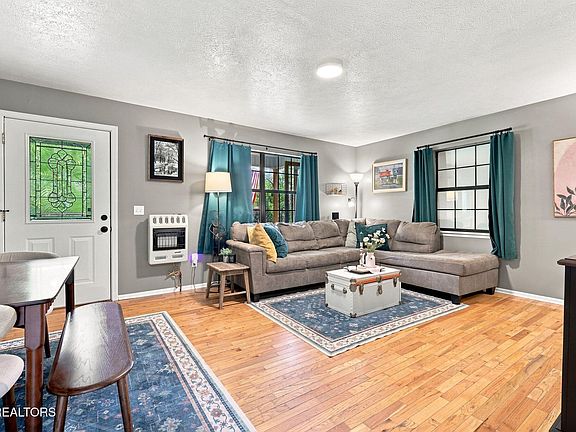 3rd image of 151 Pond Rd