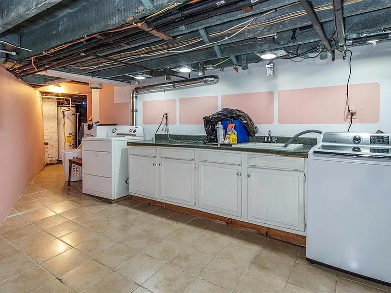 3658 Archer Ave #1 — Photo 15