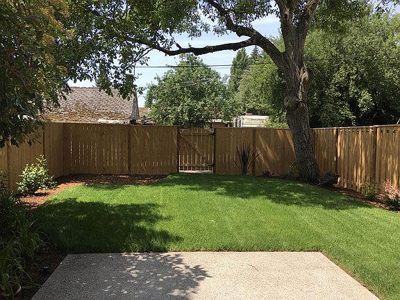 5th image of 137 NW Bailey Ave