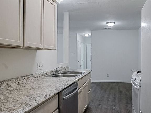 3rd image of 701 Country Aire Dr #B