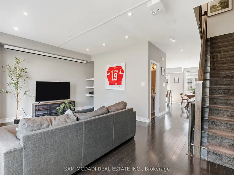 215 Dundas St E #9 — Photo 8
