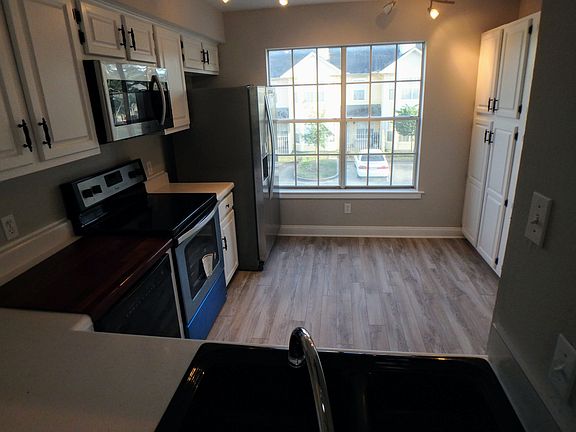 Kitchen with bay window