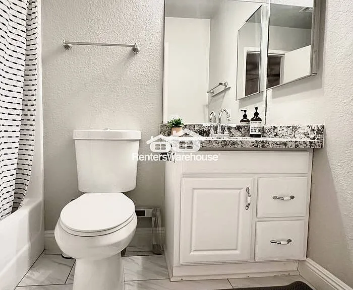 310 W Pontiac Dr #8 — Photo 14