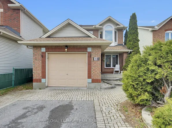 18 Longshire Cir, Ottawa, ON K2J 4K7