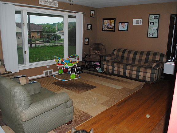 2nd image of 2429 Oakwood Dr