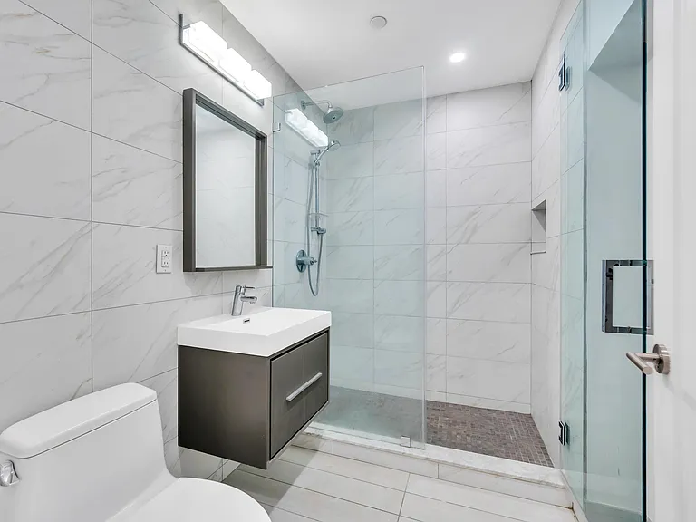 717 Manhattan Ave #3A — Photo 11