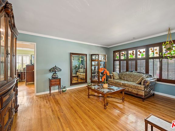 5th image of 608 W Fairview Blvd