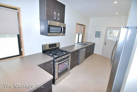 4th image of 320 Argonne Ave