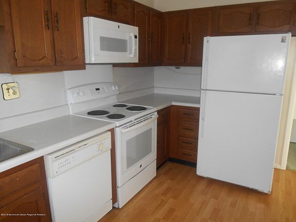 3rd image of 1B Gramercy Ln #B