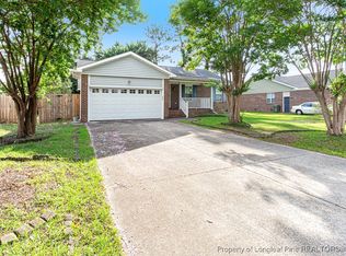 911 Alexwood Dr, Hope Mills, NC 28348