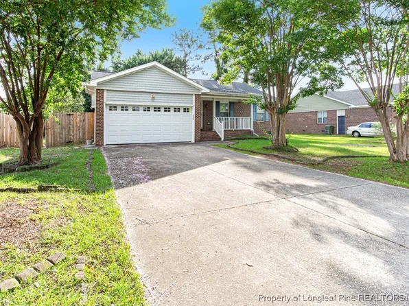 911 Alexwood Dr, Hope Mills, NC 28348