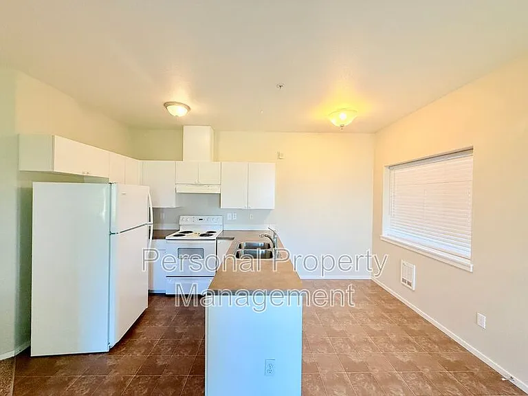 116 S Main Ave — Photo 10