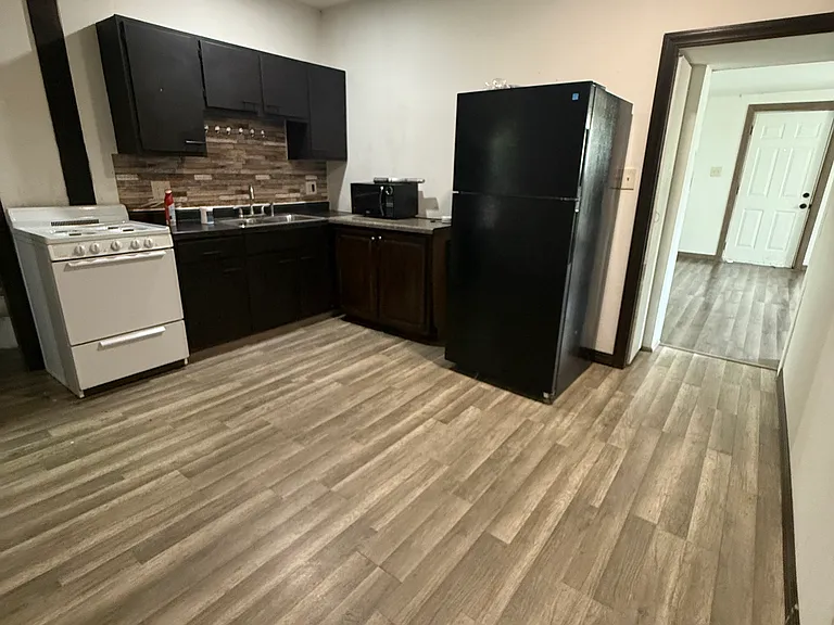 536 Germania St #2 — Photo 4