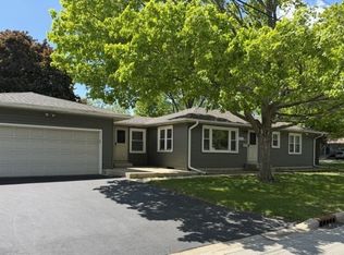 208 W State St, North Aurora, IL 60542