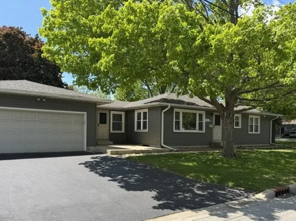 208 W State St, North Aurora, IL 60542