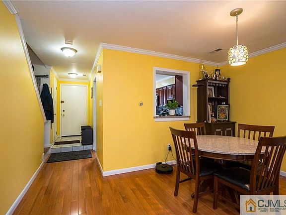 4th image of 176 Hampshire Dr