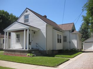 306 Caroline St, Essexville, MI