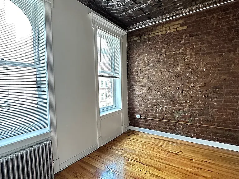 349 W Broadway #16 — Photo 4