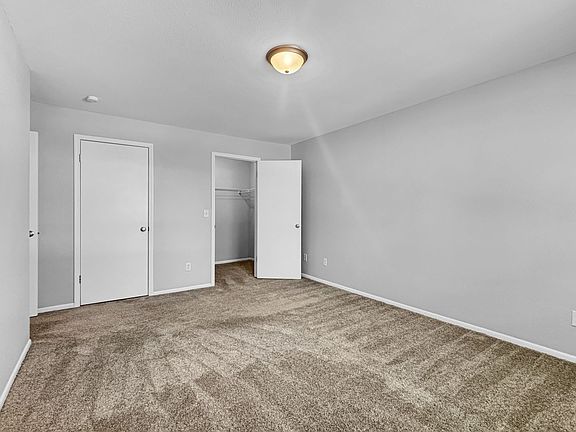 4th image of 1018 Abbey Ct APT 7