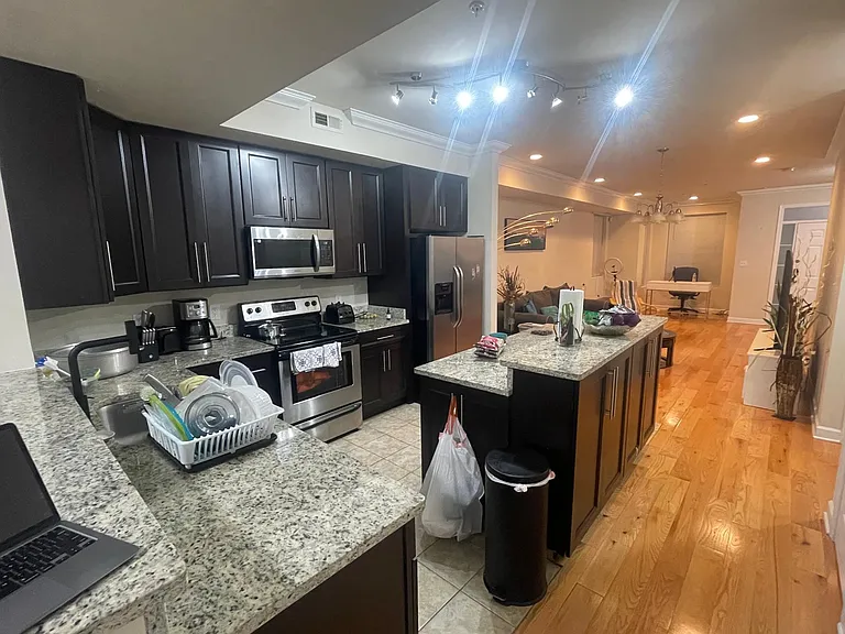 4257 Brooks St NE — Photo 3