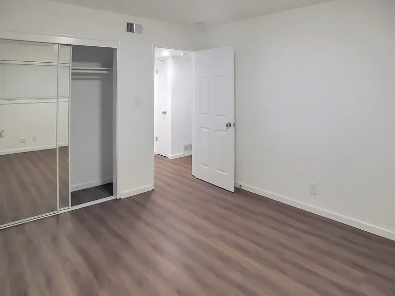 1644 Oxford St #4 — Photo 8