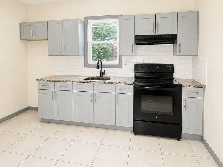 99 Alexander St #A — Photo 4