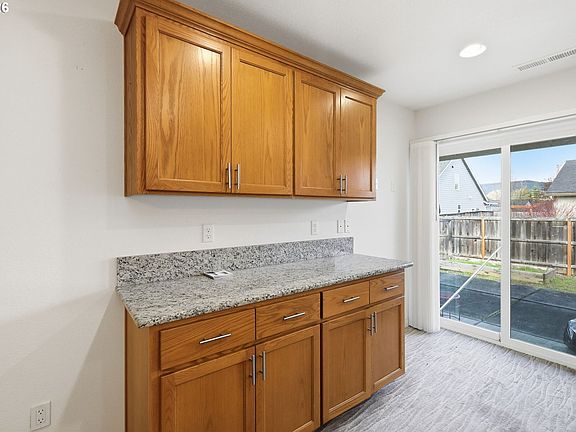 5th image of 4552 Live Oak St