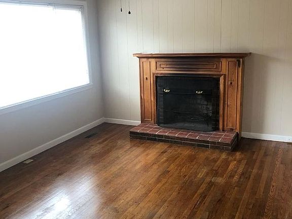 3rd image of 508 Oakcrest Rd