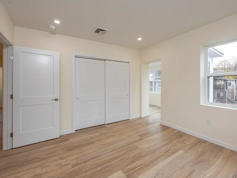 141 Bridge Street Apartments — Photo 17