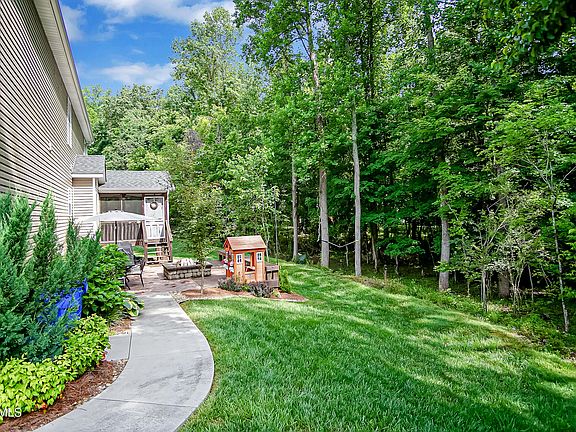 3rd image of 1542 Dogwood Cove Ln