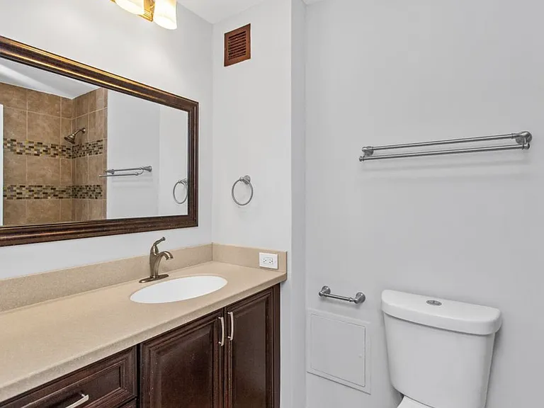 6150 N Kenmore Ave #15 — Photo 11
