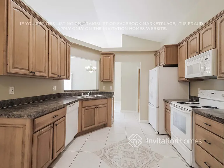 428 Lancers Dr — Photo 9