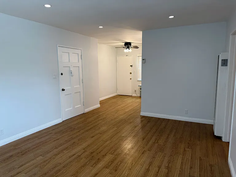4123 1/2 W Toluca Lake Ave #4123-1/2 — Photo 11