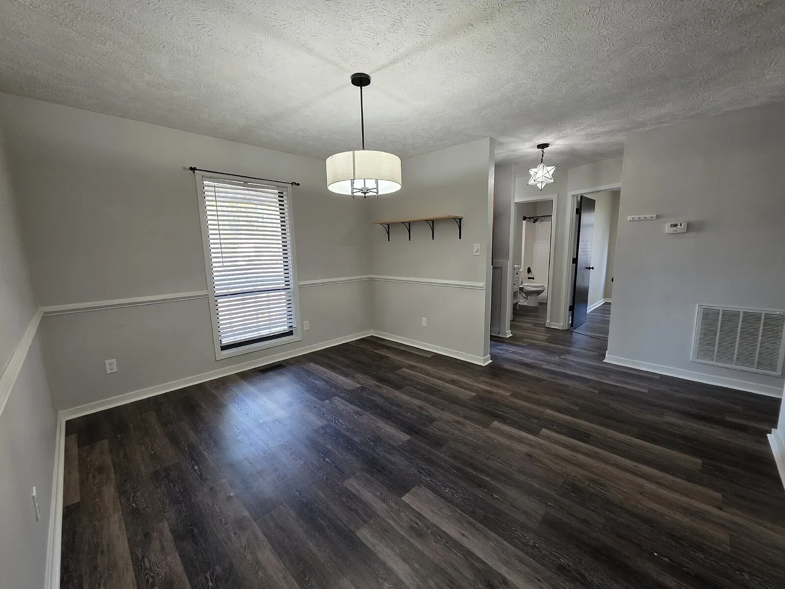 3 bed, 2.0 bath, 1305 sqft, $1,600 — Photo 3