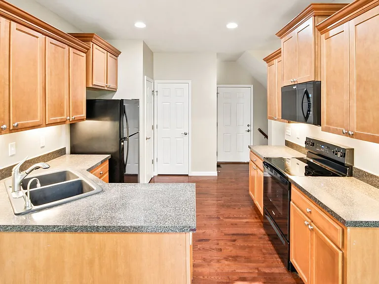 404 Willott Square Dr — Photo 6
