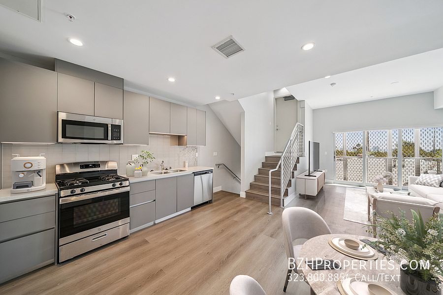 1st image of 1223 N Hayworth Ave #12B